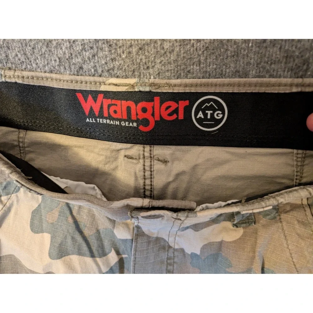 Wrangler Pants Mens 32x32 Green ATG All Terrain Camouflage Cargo Nylon Outdoor